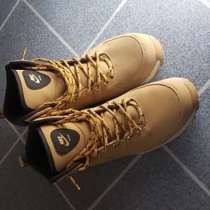 Nike men's Manoa boots